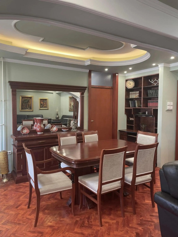 3 bedroom apartment on Naroden front street