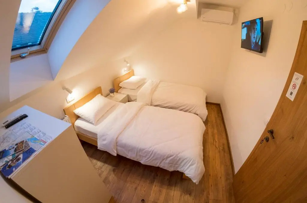 Petlov salaš rooms