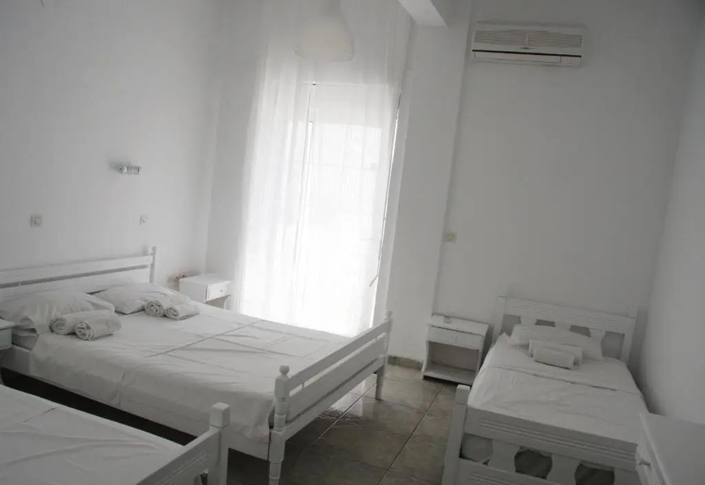 Armadoros Hotel / Ios Backpackers