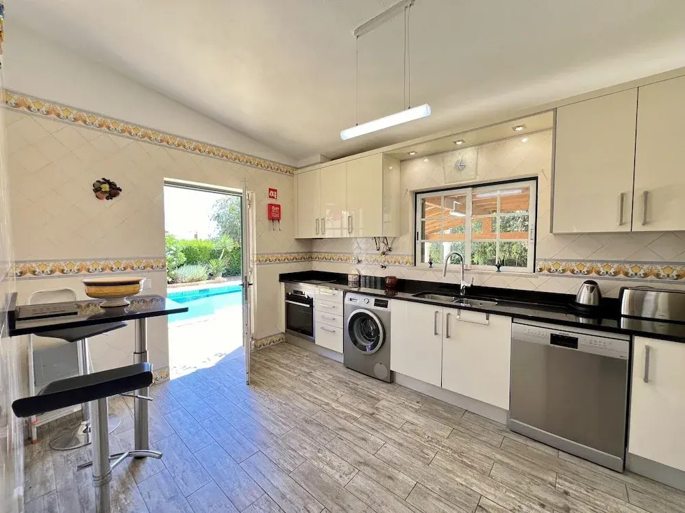 Alvor Traditional Villa With Pool by Homing
