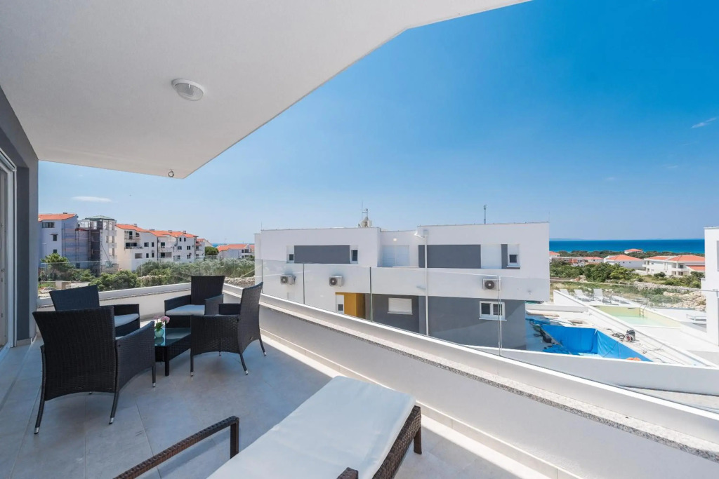 Villa Adria 3 luxury apartment with a pool