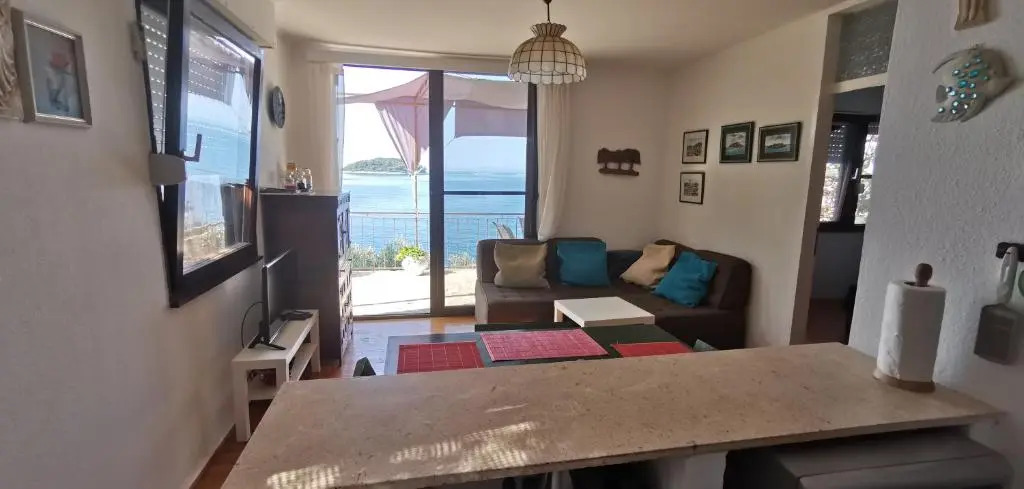 Awesome Home In Smokvica