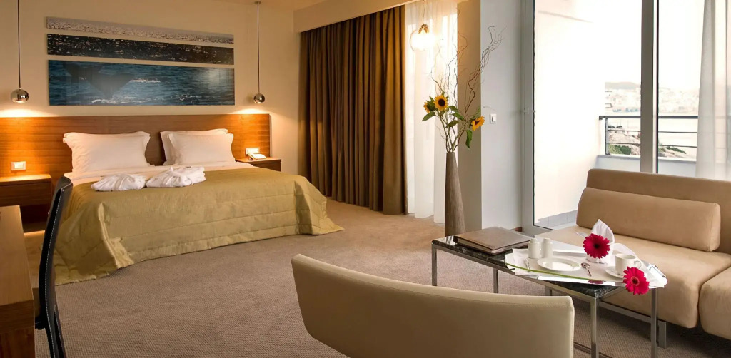Lucy Hotel