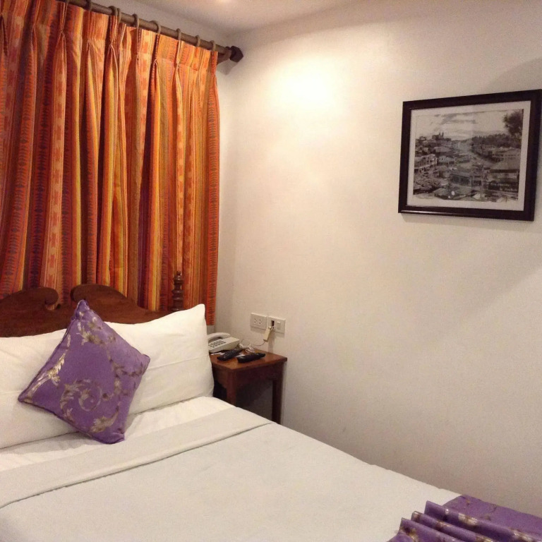 Log Cabin Hotel - Baguio
