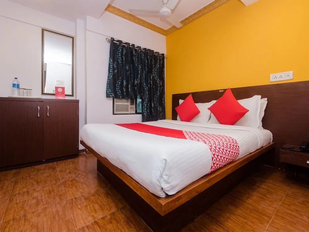 OYO 13470 Hotel Symphony House