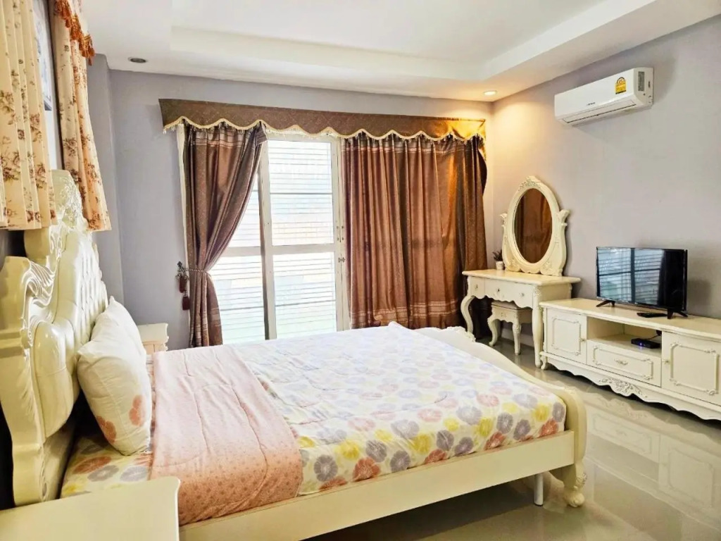Adparty Pool Villa Huahin 4 Bedrooom With Pool Table, BBQ Facilities & Karaoke