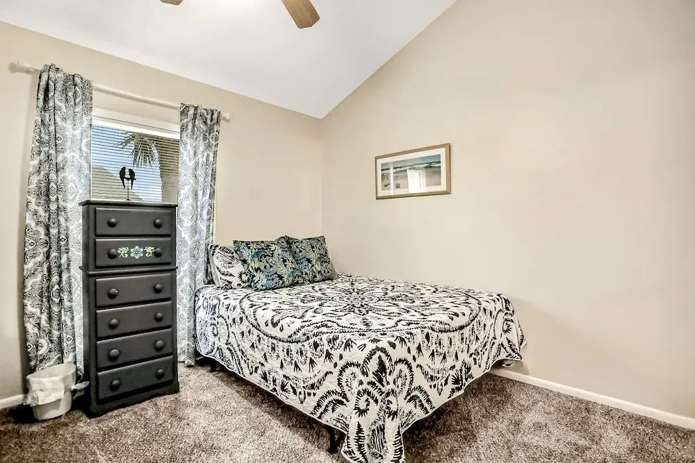 Oceanfront Condo With Pool, Grill, Central AC, Washer/dryer, & Snowbird Friendly