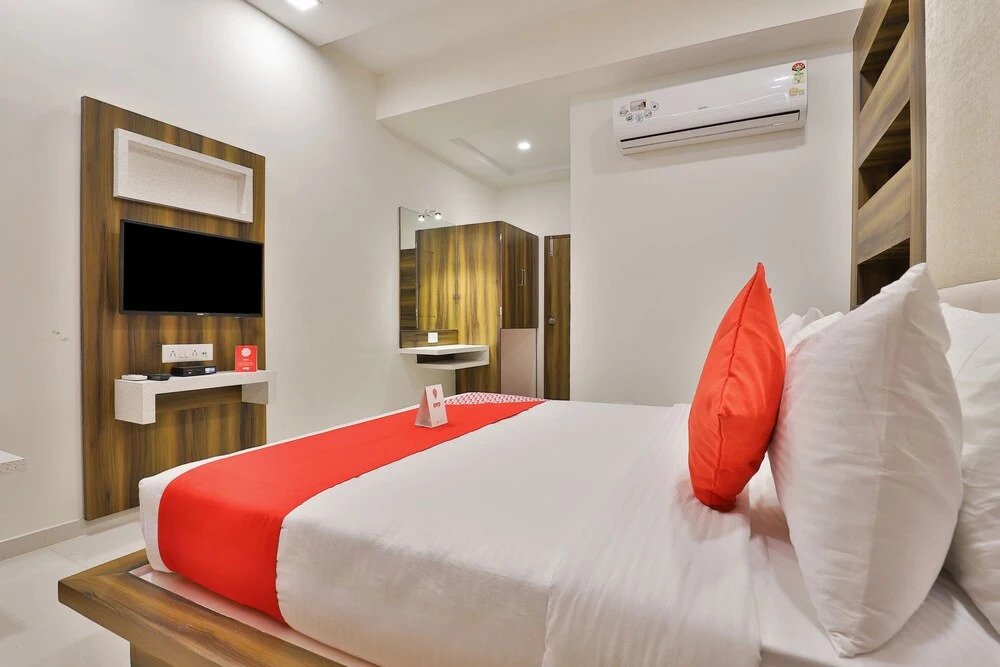 OYO 11399 Hotel Landmark