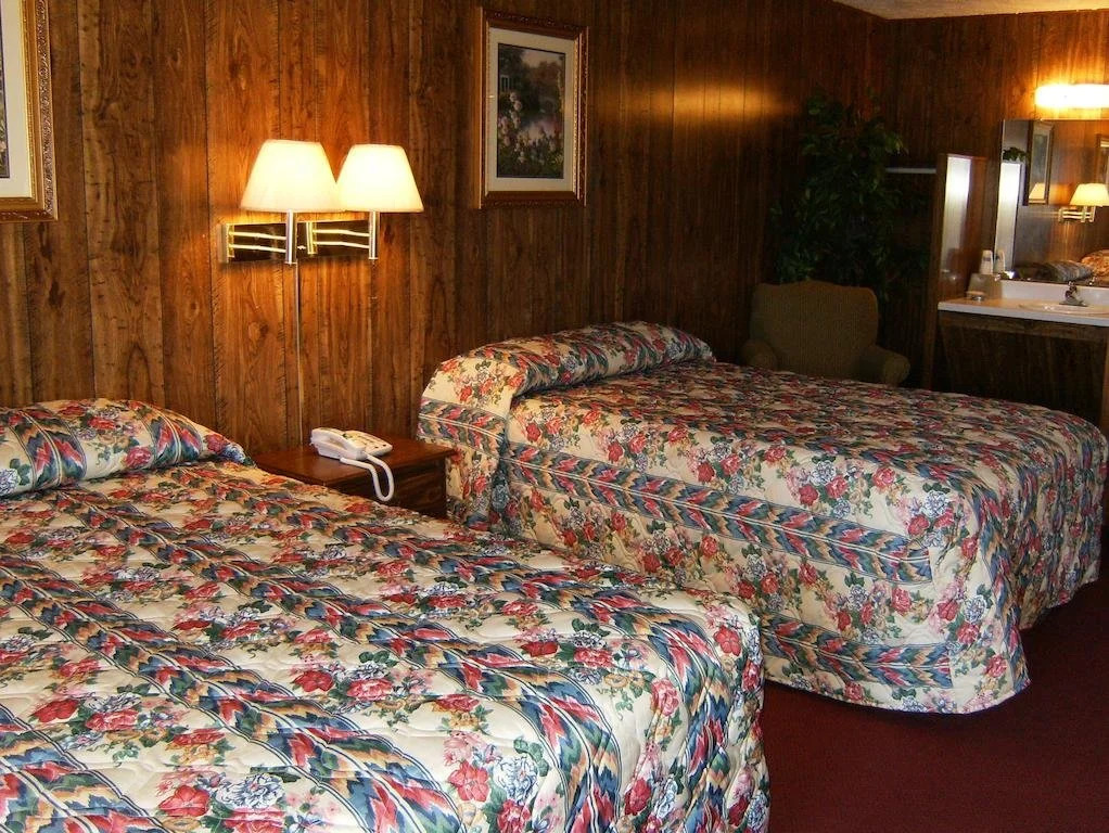 Super 7 Inn Cadiz