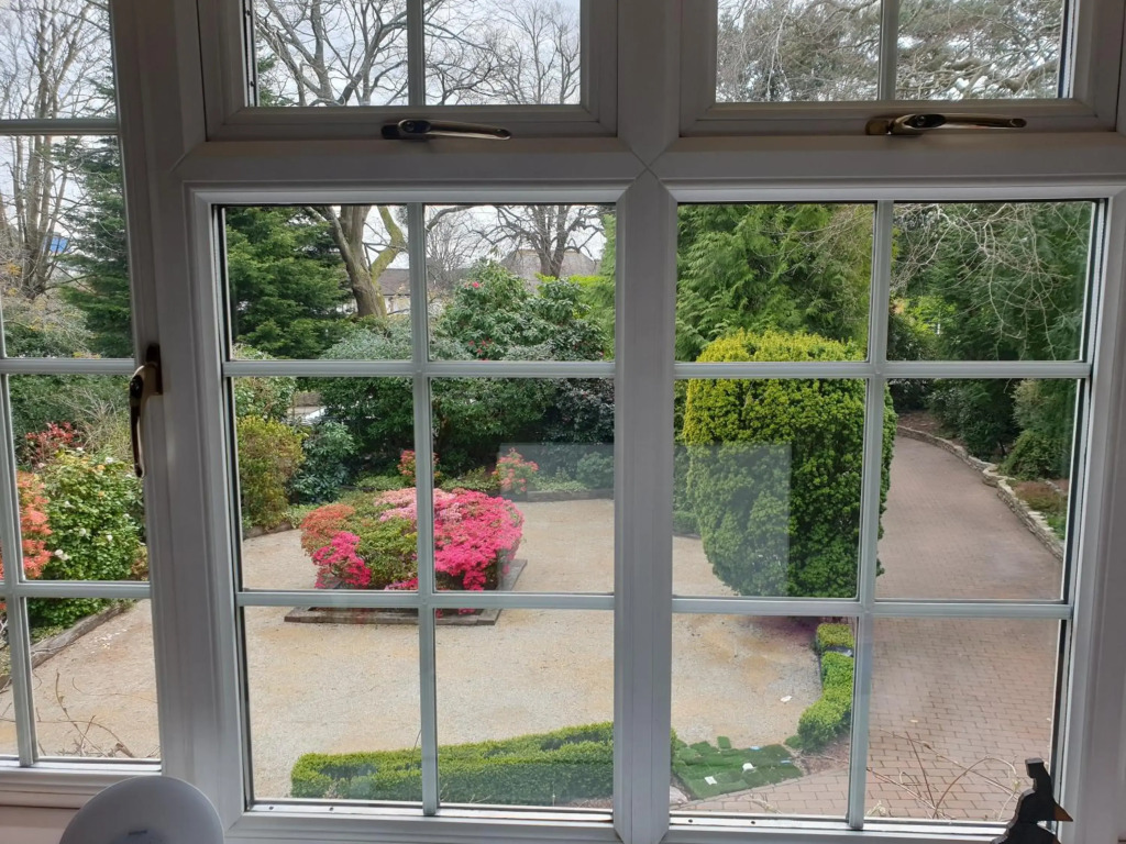 Little Robin Gate - Free Parking & Wifi - Central - 10 min Walk to Train Station - Ensuite Rooms