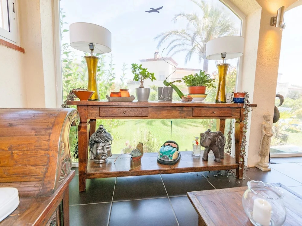 Fantastic Villa for 6 People With Communal Pool in Vilacolum