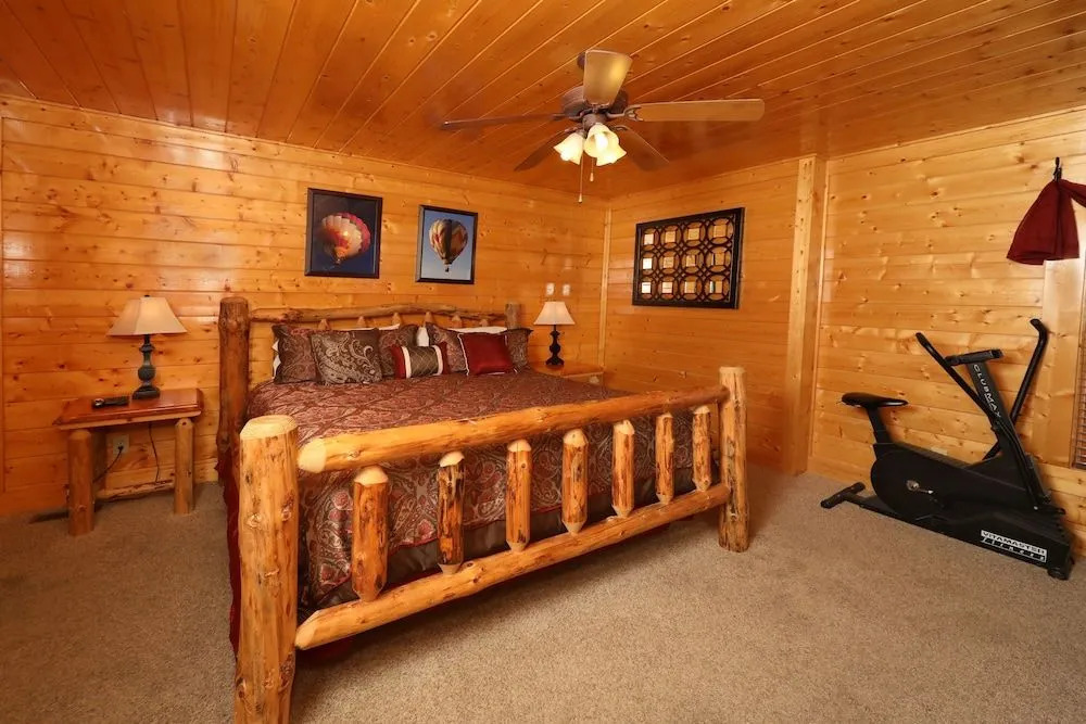Up Up and Away 2 Br cabin by RedAwning