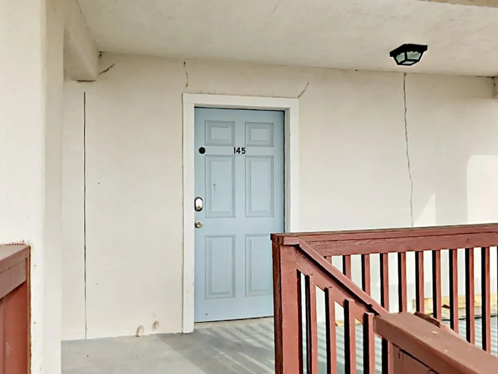 145 Sea Breeze 1 Bedroom 1 Bathroom Condo