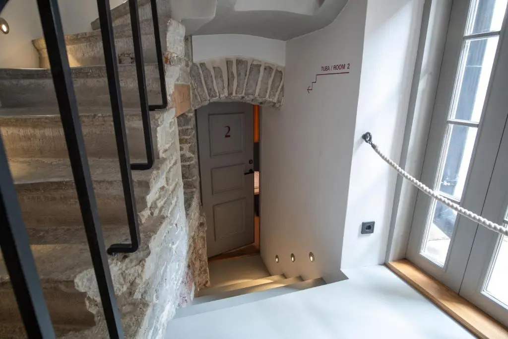 LJ5 - Old Town Rooms with Exclusive shared Roof Terrace