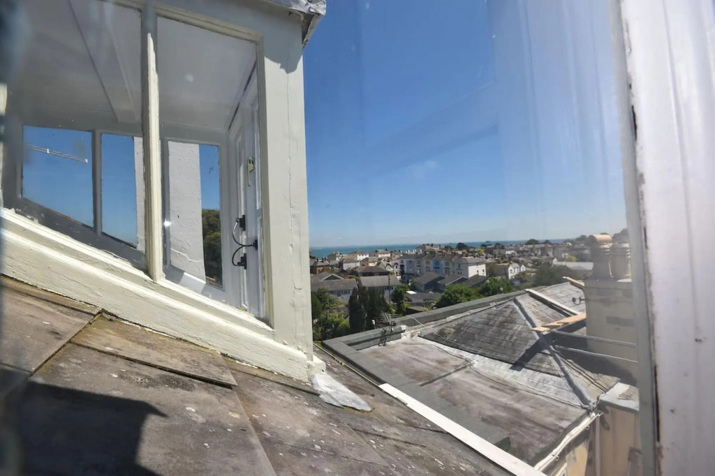 Arden Villa sleeps 8 close to golden beach of Ryde