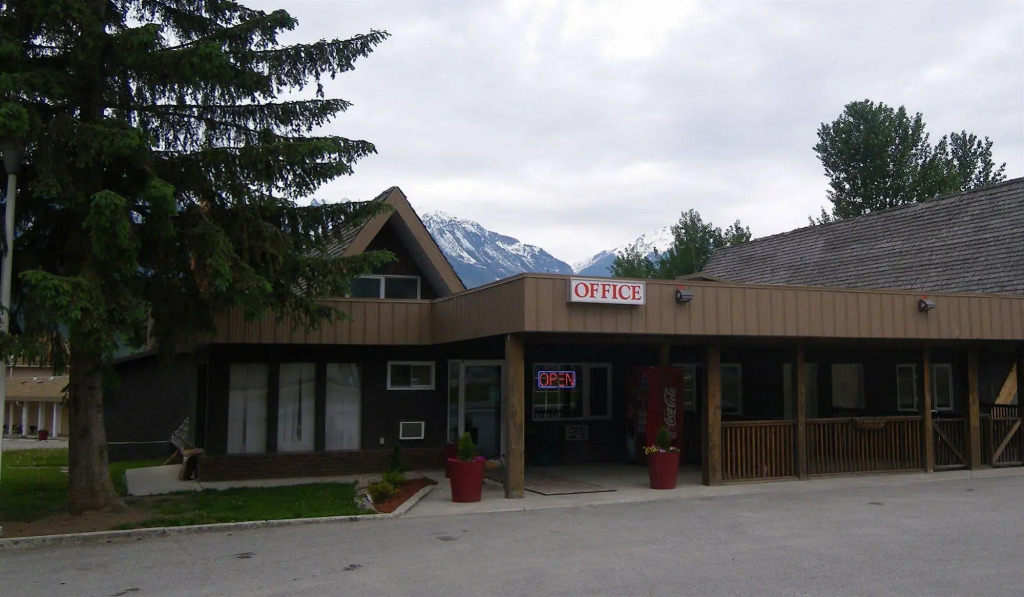 Selkirk Inn