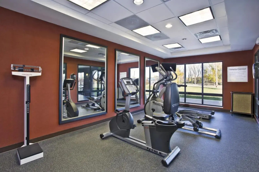 Holiday Inn Express & Suites Springfield, an IHG Hotel