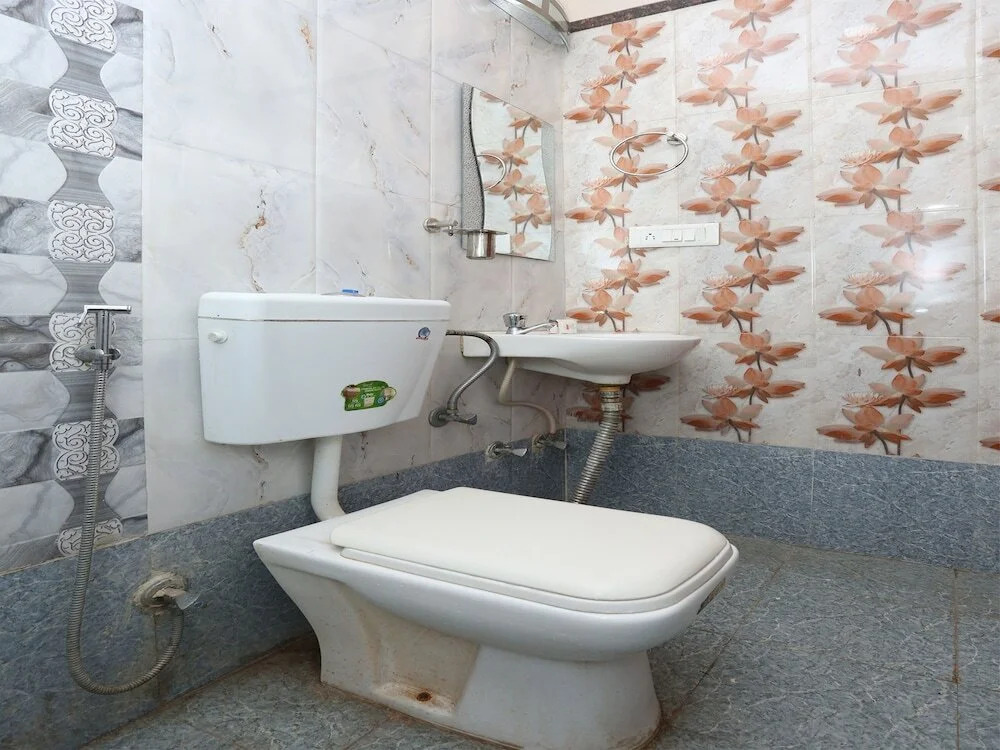 Hotel Amara by OYO Rooms