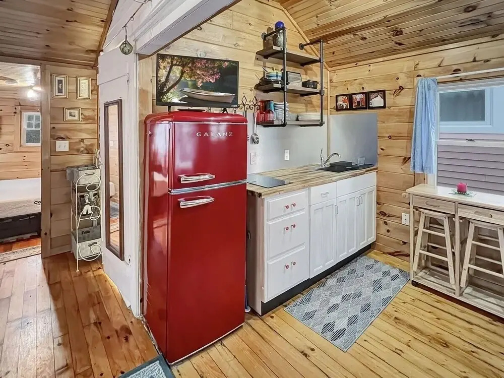 Captain's Quarters, Close To Downtown Ogunquit 1 Bedroom Cottage by RedAwning