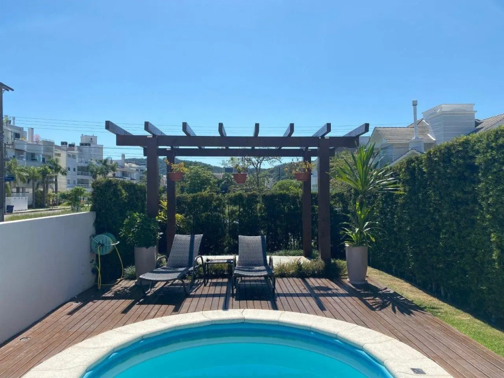 4 bedroom apartment in Jurere Internacional