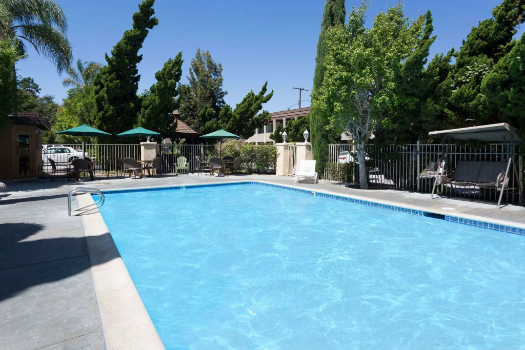 Costa Mesa Inn - Newport Beach Area