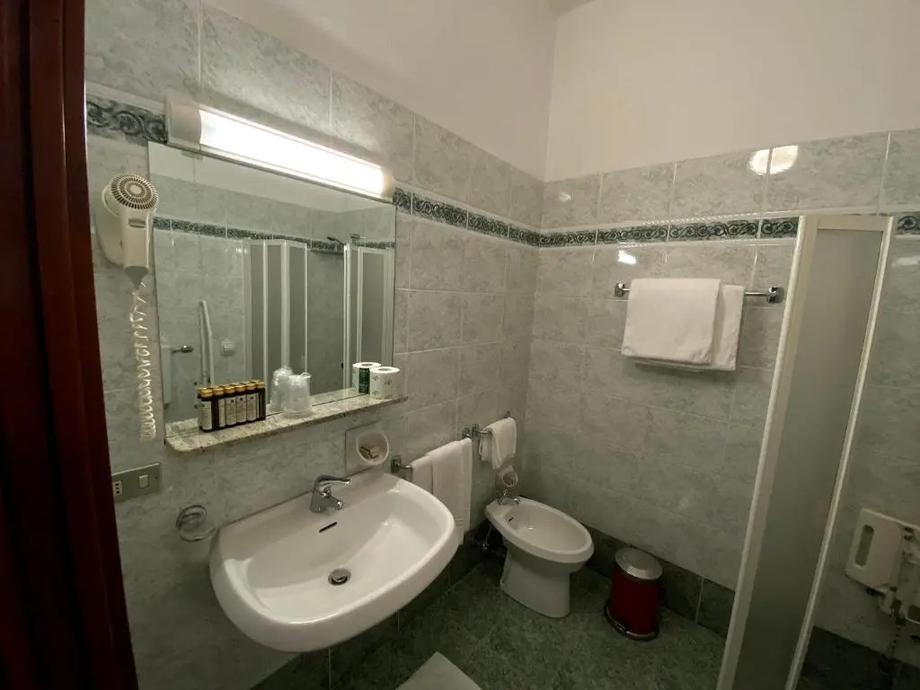 Hotel Embassy