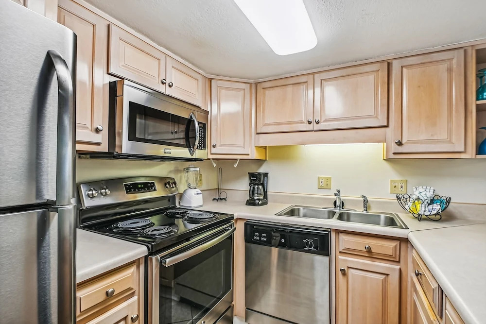 Holiday Surf & Racquet 614 2 Bedroom Condo by RedAwning