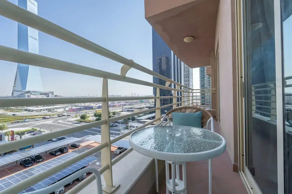 1 Bedroom Apartment With a City View and Sleeps 4