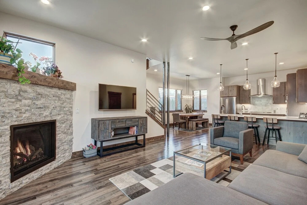 5th Ave #2 3br 3ba 3 Bedroom Townhouse