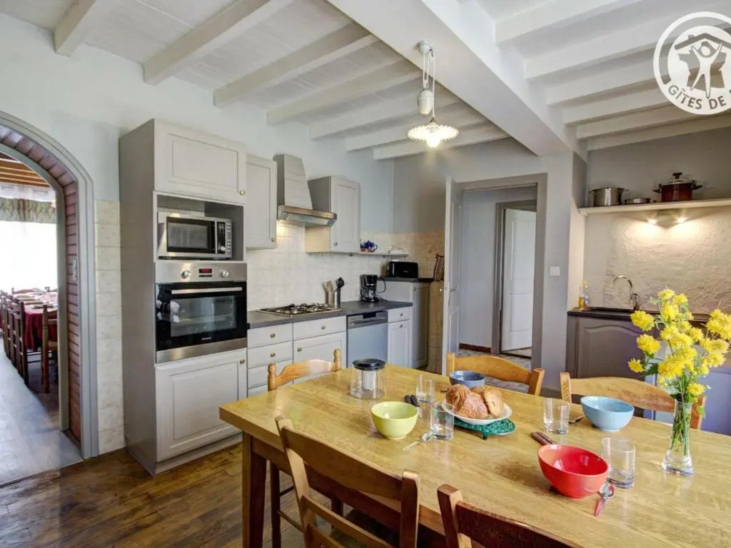 Maison familiale chaleureuse pour 12 pers. avec jardin dans le Forez - FR-1-496-18