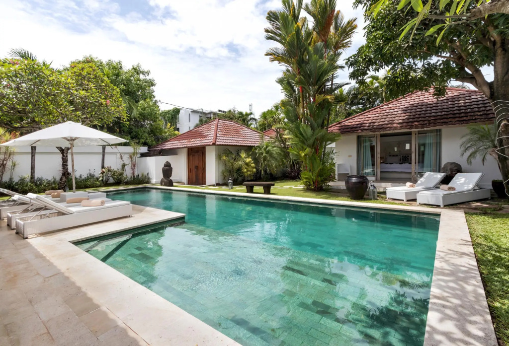 Villa Putih in Kuta with 4 bedrooms and 3 bathrooms