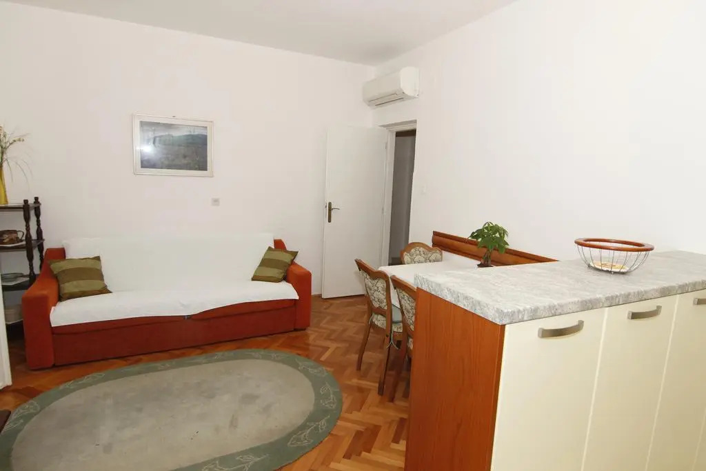 Apartment Tomy