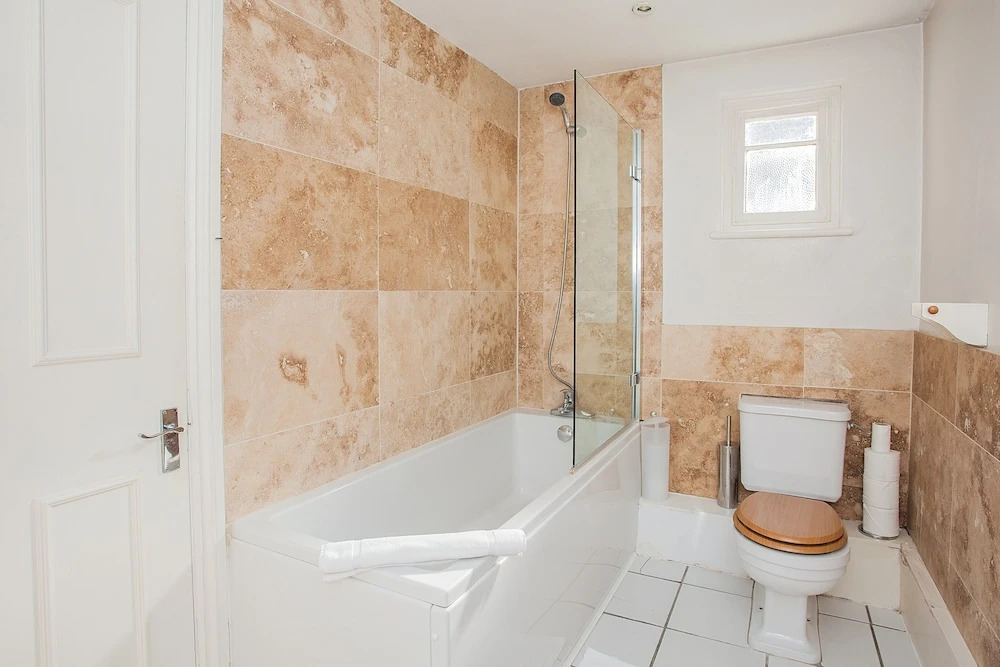 1 Bedroom Garden Flat In Battersea