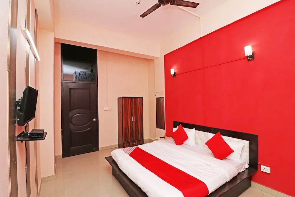 Oyo 43709 Glorious Stayz 53