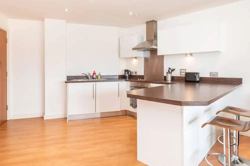 Light and Bright 1BR Apartment Close to Station