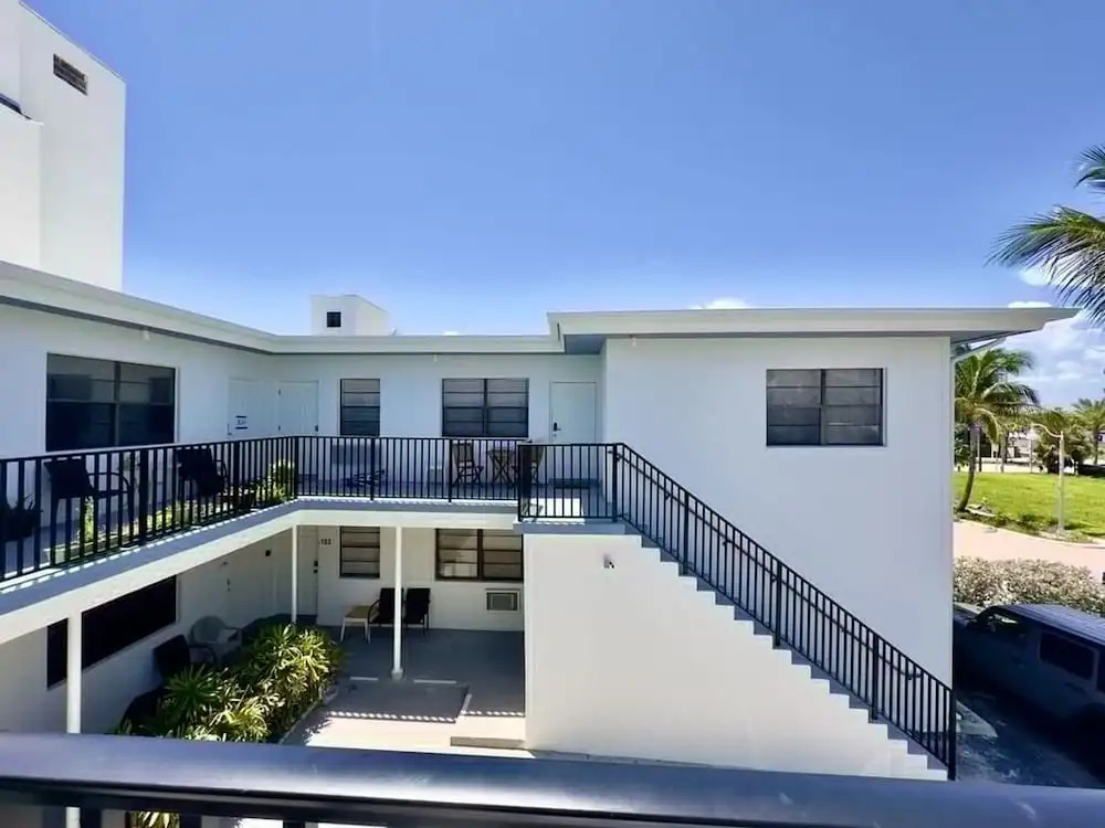Beach Lover s Studio Apartment in Hollywood FL