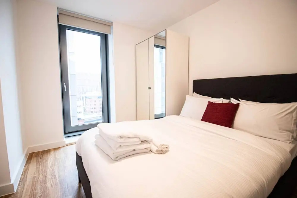 Large And Modern 2 Bedroom Flat With City Views
