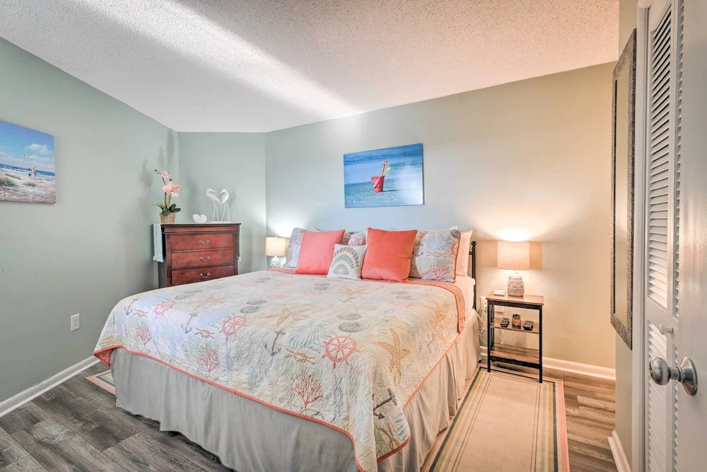 Oceanfront Oasis w/ Deck and Resort Beach Access!