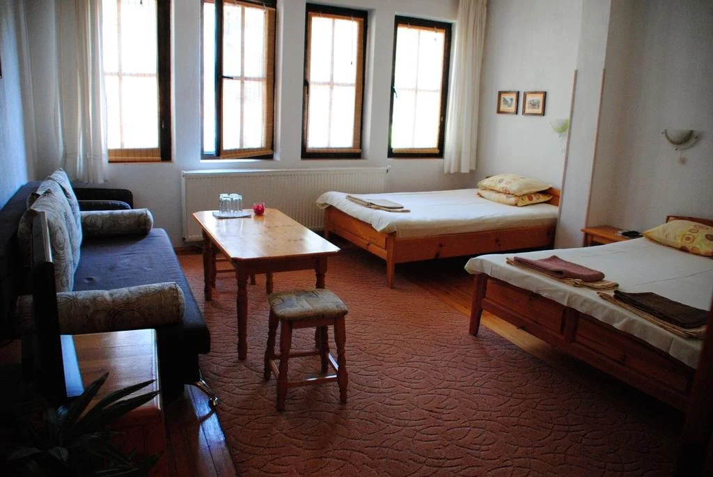 Tonis Guest House