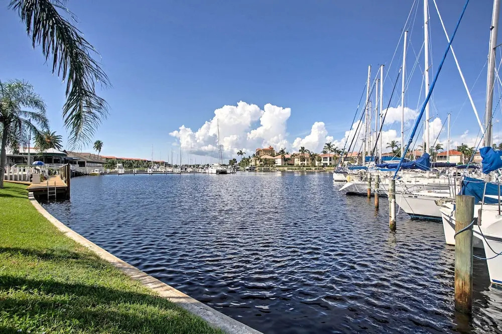 Resort-style Condo w/ Pool: 19 Miles to Fort Myers