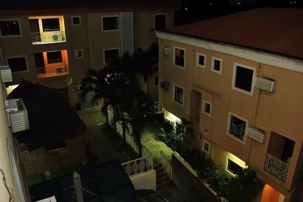 De-vine Plus Hotel and Suites