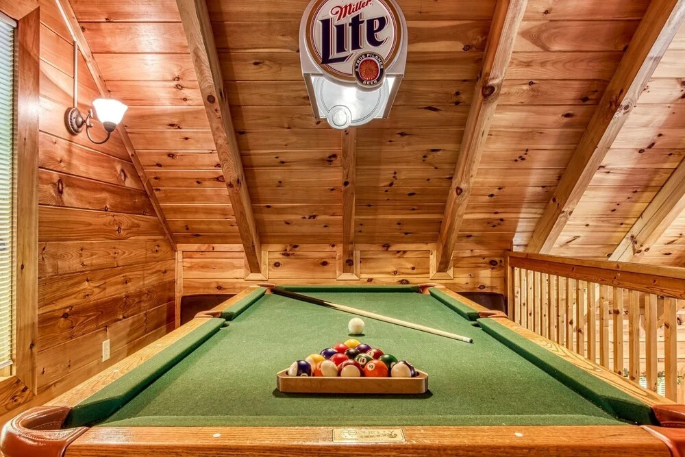 Cupid's Hideaway - Convenient To Downtown Gatlinburg And The National Park! 1 Bedroom Cabin by RedAwning