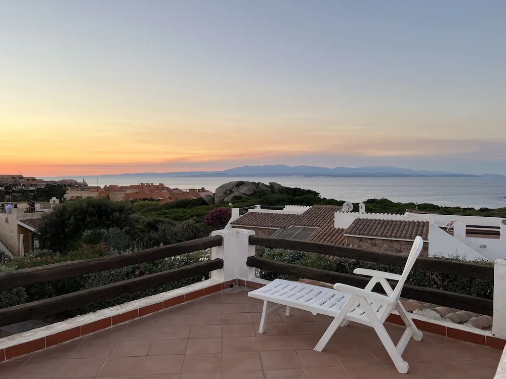 Villa Sleeps 4 With Rooftop Solarium