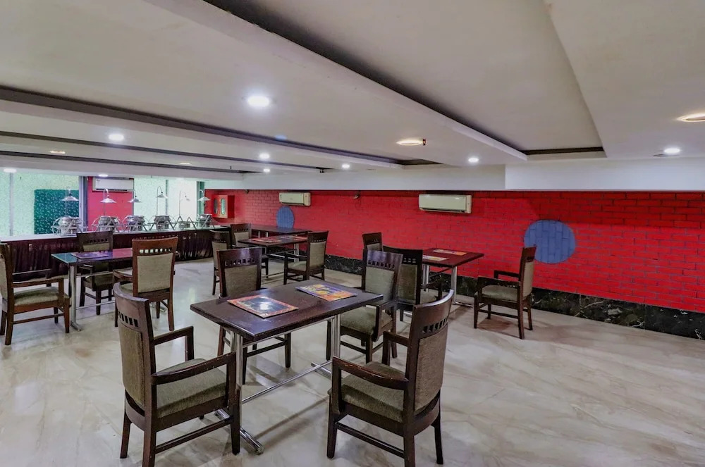 Fabhotel Admire Suites