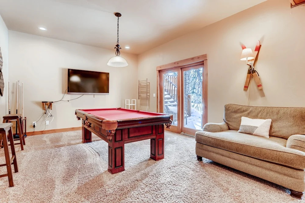 Secluded 6br W/ Hot Tub, Fire Pit & Chef's Kitchen 6 Bedroom Home