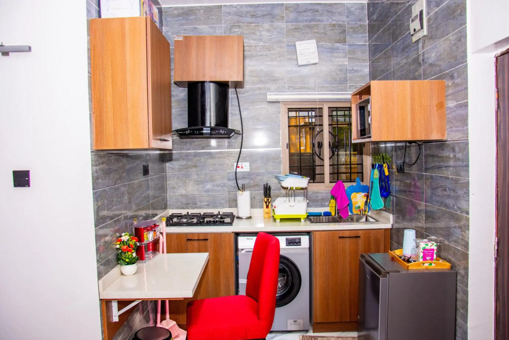NIFEWAT APARTMENT leed studio apartment with gym, Netflix and WiFi