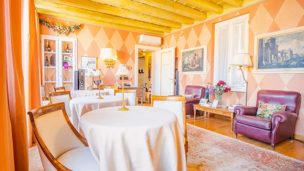 in Verona With 3 Bedrooms and 3 Bathrooms