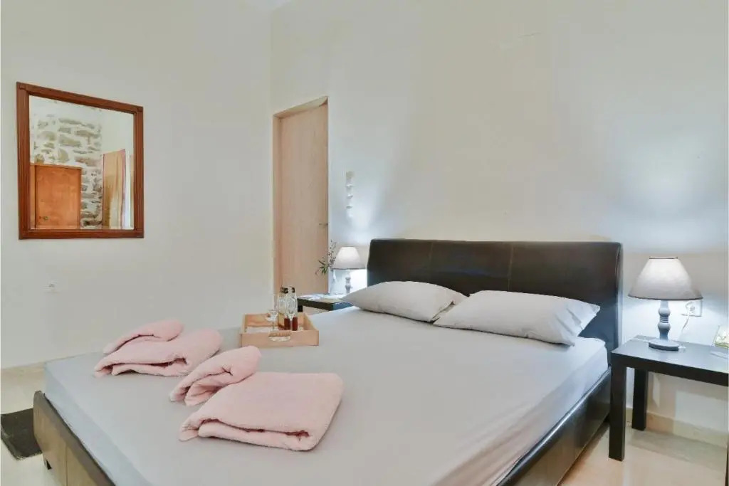 Family 2 bedroom House in Naupakto!!