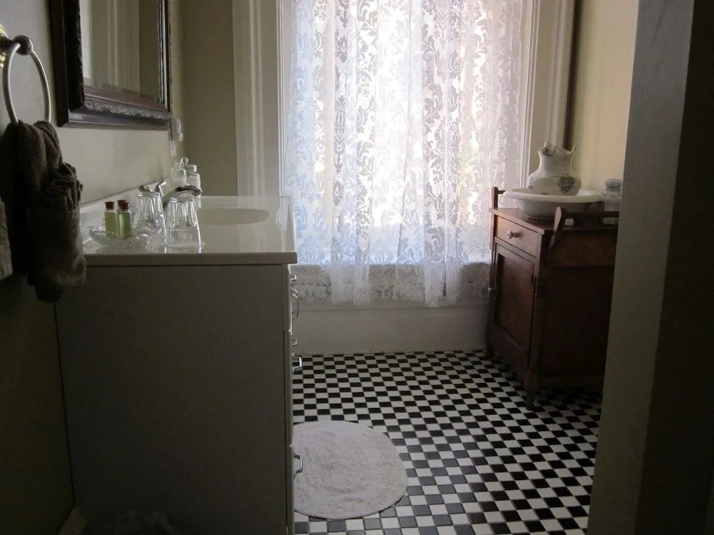 Baer House Inn