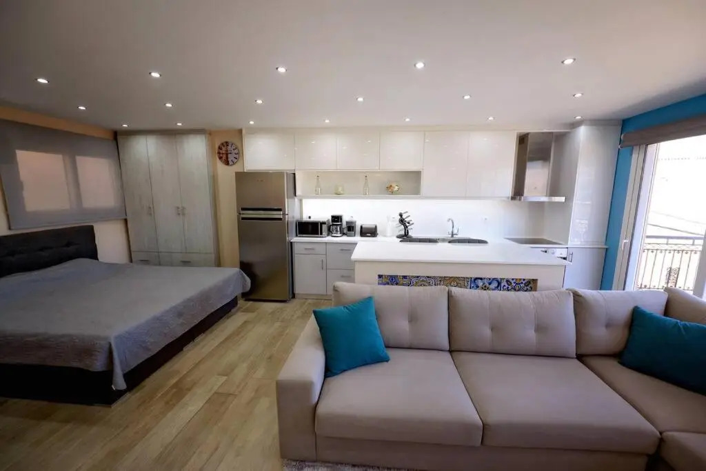 Lia's apartment